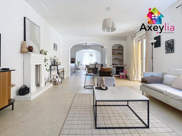 Roanne (42300) A VENDRE - MAISON FAMILIALE AVEC TROIS CHAMBRES, GRANDE PIÈCE DE VIE, GARAGE DOUBLE ET TERRAIN