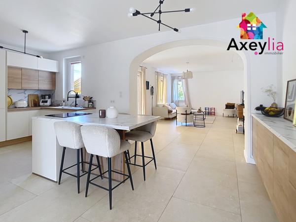 Roanne (42300) A VENDRE - MAISON FAMILIALE AVEC TROIS CHAMBRES, GRANDE PIÈCE DE VIE, GARAGE DOUBLE ET TERRAIN