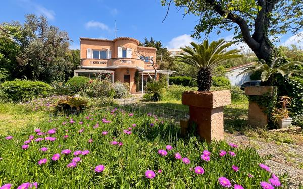 Maison à vendre    5 pièces • 153,52 m2 Fréjus