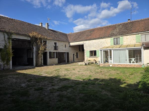 Vaste ensemble immobilier d'environ 400 m² sur 1 500 m² de terrain – Maison 149 m² + Maison 104 m² + Dépendanc