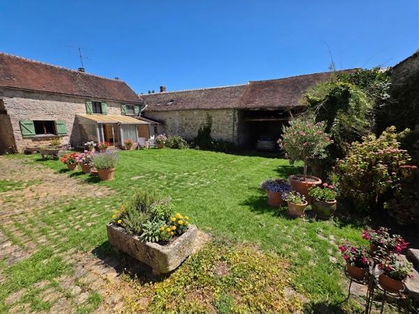 Vaste ensemble immobilier d'environ 400 m² sur 1 500 m² de terrain – Maison 149 m² + Maison 104 m² + Dépendanc