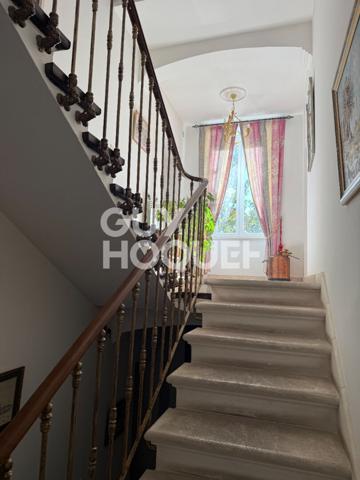 Maison bourgeoise Althen Des Paluds 20 pièces