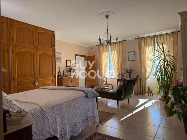 Maison bourgeoise Althen Des Paluds 20 pièces