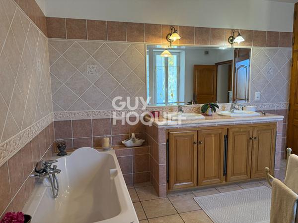 Maison bourgeoise Althen Des Paluds 20 pièces