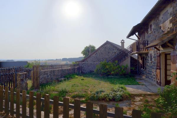 Bâtisse en pierre au grand potentiel à Fay-sur-Lignon