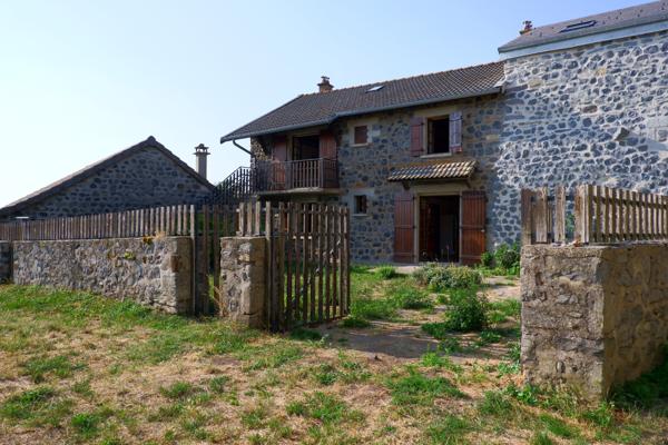 Bâtisse en pierre au grand potentiel à Fay-sur-Lignon