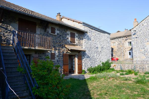 Bâtisse en pierre au grand potentiel à Fay-sur-Lignon