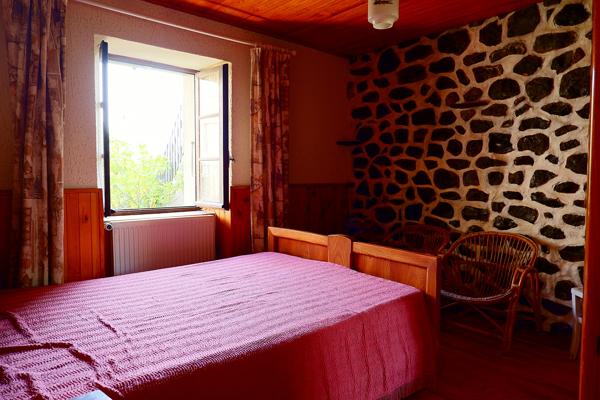 Bâtisse en pierre au grand potentiel à Fay-sur-Lignon