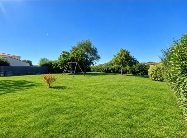 TERRAIN CONSTRUCTIBLE BOURG ST PHILBERT DE GRAND LIEU - ENVIRON 450 M2