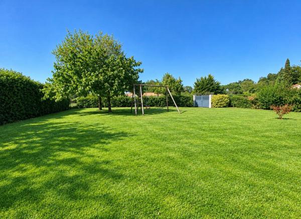 TERRAIN CONSTRUCTIBLE BOURG ST PHILBERT DE GRAND LIEU - ENVIRON 450 M2
