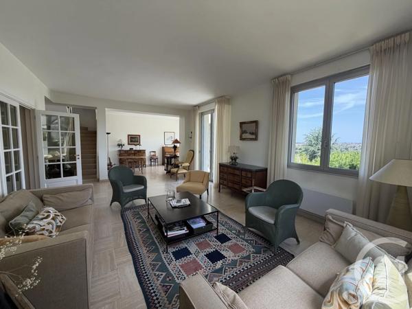 Maison à vendre  8 pièces - 183,21 m 2   LE MESNIL LE ROI  - 78