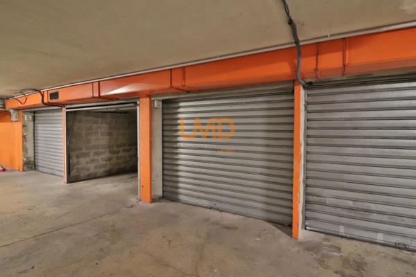 Grand Box fermé - Résidence sécurisée - Quartier Prado Rouet