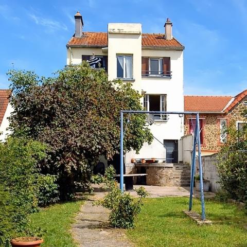 Appartement
         5 pièces
        - 110 m² Exclusivité 179 000 € *