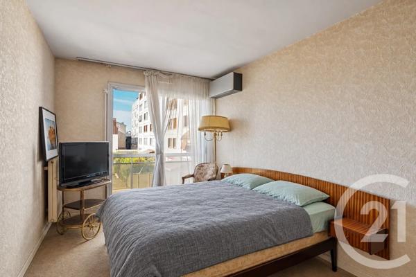 Appartement F5 à vendre  5 pièces - 99,05 m 2   PARIS  - 75011
