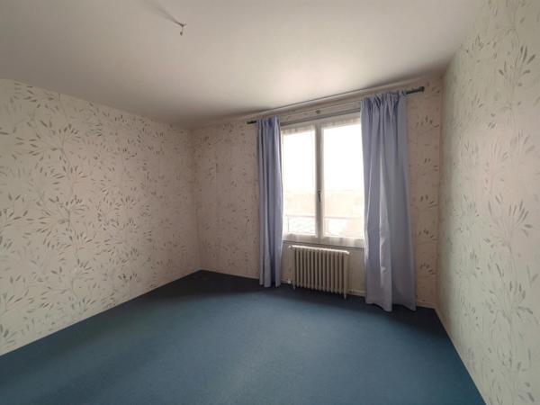 Bécon-les-Bruyères, appartement 3 pièces traversant, balcon, vue dégagée, cave