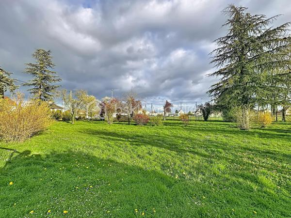 ✨À vendre en exclusivité chez BSK Immobilier : superbe terrain plat, situé au cœur du village proche de toutes les commodités. Idéal pour votre projet de construction. Contactez-moi dès maintenant !
Non viabilisé- viabilisation à proximité. Libre de tout constructeur- CU Opérationnel.
Brazey en Plaine est un village avec toutes les commodités: transport, commerce, école, collège, médecins...
Contactez moi pour plus de renseignements😉