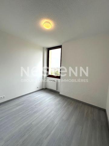 Location appartement T3 entièrement rénové avec parking et vue sur la Cité à Carcassonne