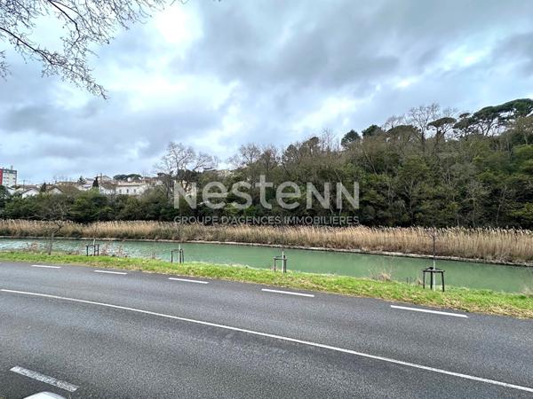 Location appartement T3 entièrement rénové avec parking et vue sur la Cité à Carcassonne