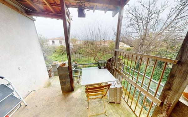 Appartement à vendre    4 pièces • 100,63 m2 Solliès-Ville