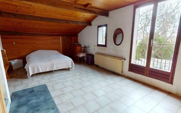 Appartement à vendre    4 pièces • 100,63 m2 Solliès-Ville