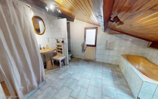 Appartement à vendre    4 pièces • 100,63 m2 Solliès-Ville