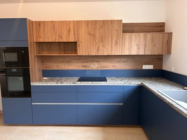 Maison 5 pièce(s) 120.6 m2 960 000 € **  - Référence  4695