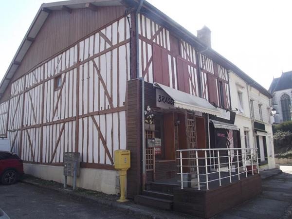 Immeuble fond de commerce