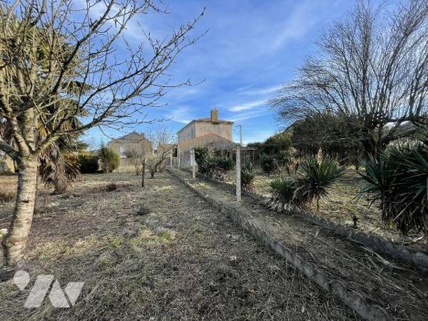 Saint Maurice Etusson, axe Argentonnay et Vihiers, cette maison offre de beaux volumes et un fo...