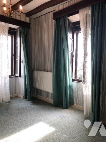 Saint Maurice Etusson, axe Argentonnay et Vihiers, cette maison offre de beaux volumes et un fo...