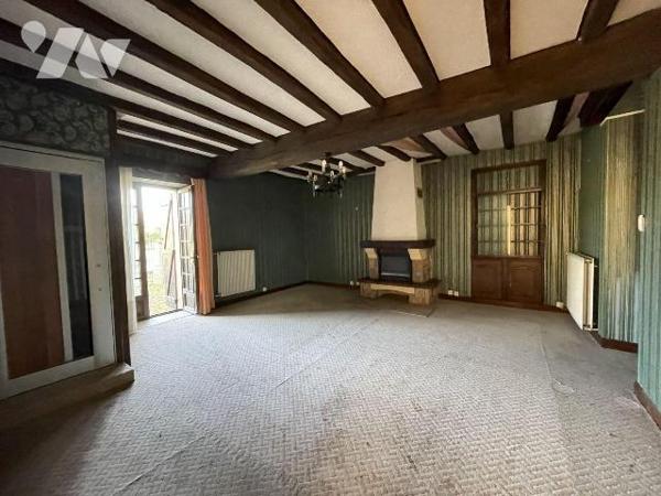 Saint Maurice Etusson, axe Argentonnay et Vihiers, cette maison offre de beaux volumes et un fo...