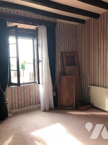 Saint Maurice Etusson, axe Argentonnay et Vihiers, cette maison offre de beaux volumes et un fo...