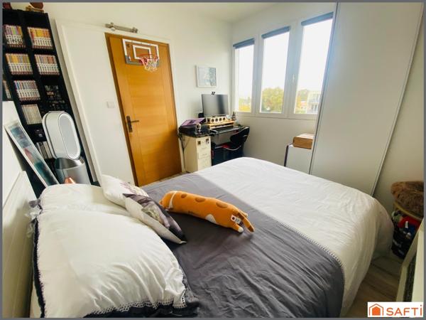 CAUDERAN CENTRE / LIGNE G, BUS 73, 02 /  T4 3CHBRES / RESIEDENCE VERDOYANTE / DERNIER ETAGE / CAVE / PARKING !