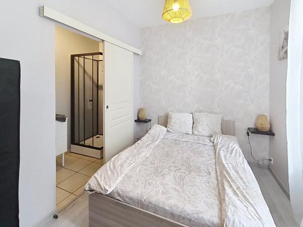 Maison
         4 pièces
        - 80 m² 320 000 € *