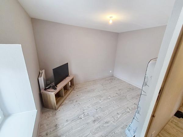 Maison
         4 pièces
        - 80 m² 320 000 € *