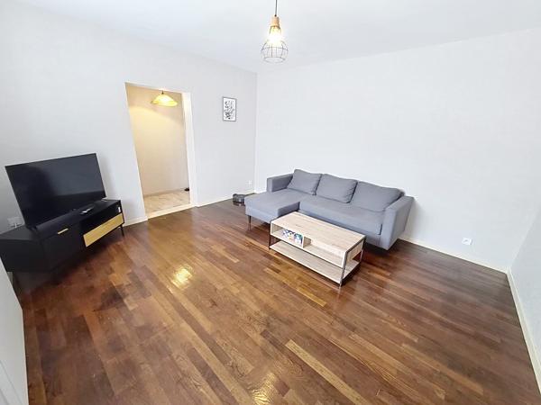 Maison
         4 pièces
        - 80 m² 320 000 € *