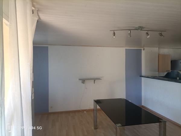 À vendre - Maison mitoyenne 2 côtés, 5 pièces située à Aubenas (07200)