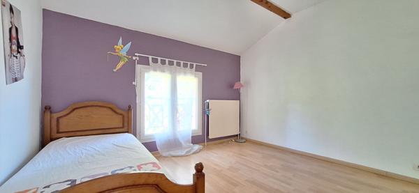 Maison contemporaine à vendre à Saint Denis Les Bourg - 6 chambres  , grand garage et piscine