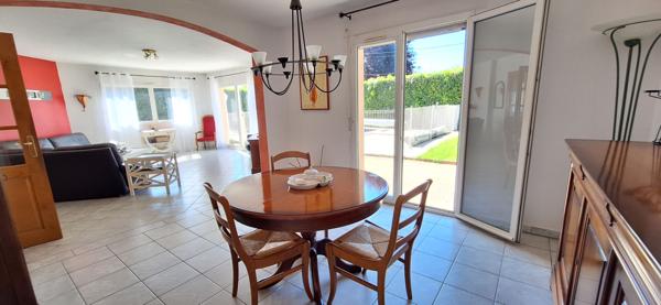 Maison contemporaine à vendre à Saint Denis Les Bourg - 6 chambres  , grand garage et piscine