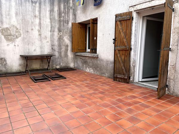 Immeuble de 170 m² avec garage et terrasse