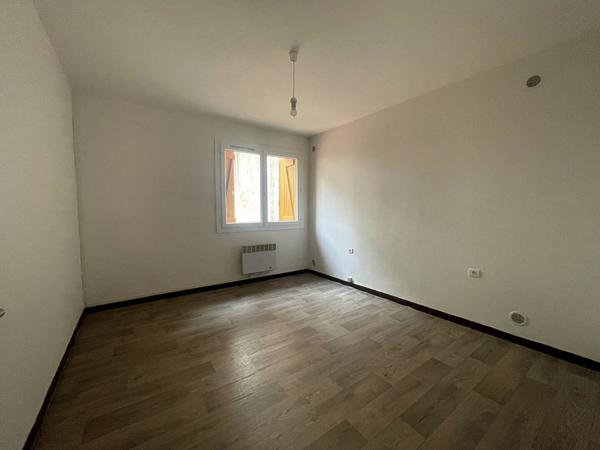 Immeuble de 170 m² avec garage et terrasse