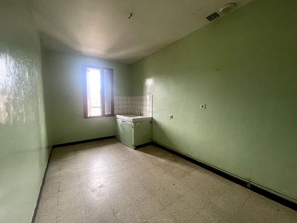 Immeuble de 170 m² avec garage et terrasse