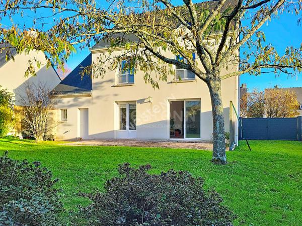 Orvault Cholière : EN VENTE Maison familiale de 1995, 110 m², 3 chambres, salon-séjour avec triple exposition, terrasse Ouest, beau jardin arboré.
