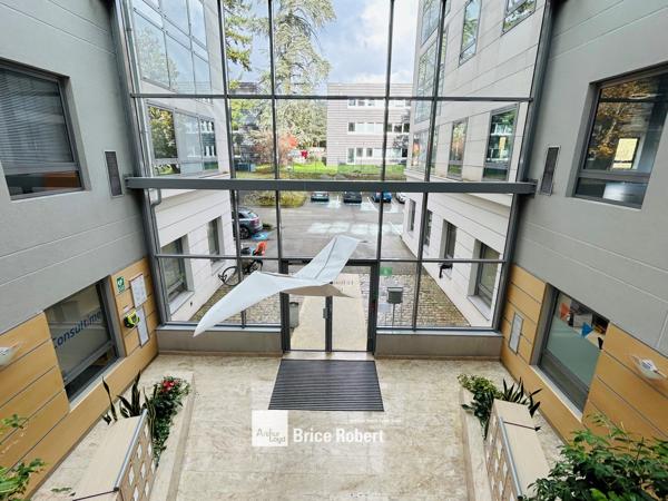 Bureaux à louer à Limonest avec nombreux parkings et accès rapides autoroutes