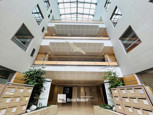 Bureaux à louer à Limonest avec nombreux parkings et accès rapides autoroutes