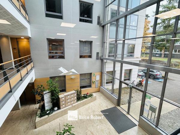 Bureaux à louer à Limonest avec nombreux parkings et accès rapides autoroutes