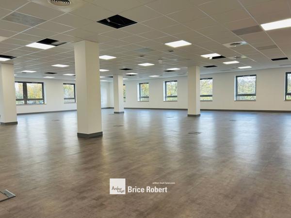 Bureaux à louer à Limonest avec nombreux parkings et accès rapides autoroutes