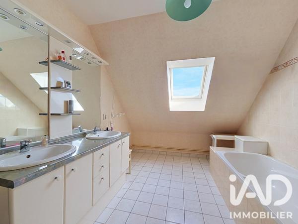 Maison à vendre 6 pièces 172 m² Guichainville