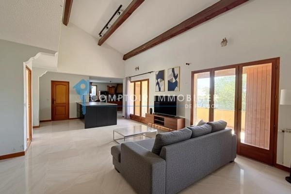 Villa
                                                                                                                                                                                                                                                                                                                        5 pièce(s)                                                                                                                                                                                                          4 chambre(s)                                                                                                                                                                                                          147  m²