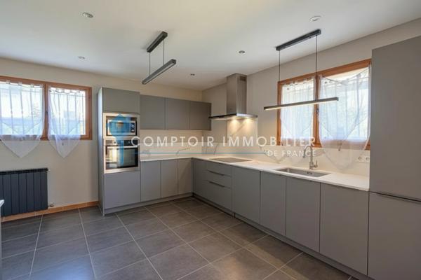 Villa
                                                                                                                                                                                                                                                                                                                        5 pièce(s)                                                                                                                                                                                                          4 chambre(s)                                                                                                                                                                                                          147  m²