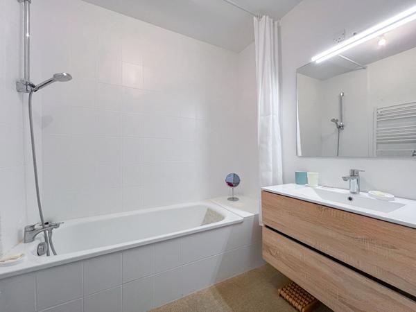 Appartement 2 chambres à vendre dans un quartier prisé des Ponts de Cé avec vue sur Loire et place de parking en sous-sol